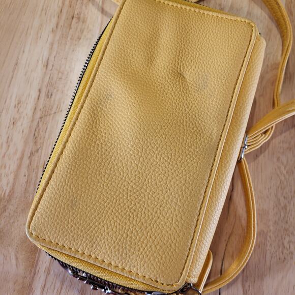 Kenneth Cole Reaction Yellow Pebbled Leather Cross Body 8" X 5" Zip - Picture 5 of 11